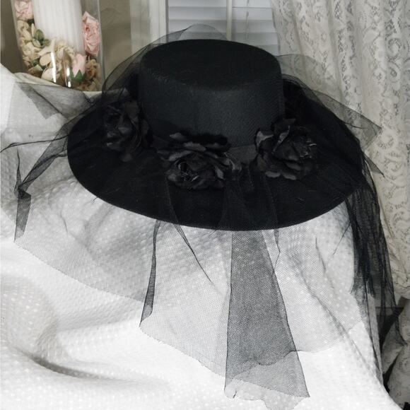 STUNNING BLACK FELT W/NET & ROSES WIDE BRIM HAT! MOURNING CHIC! SZ M - Picture 8 of 9